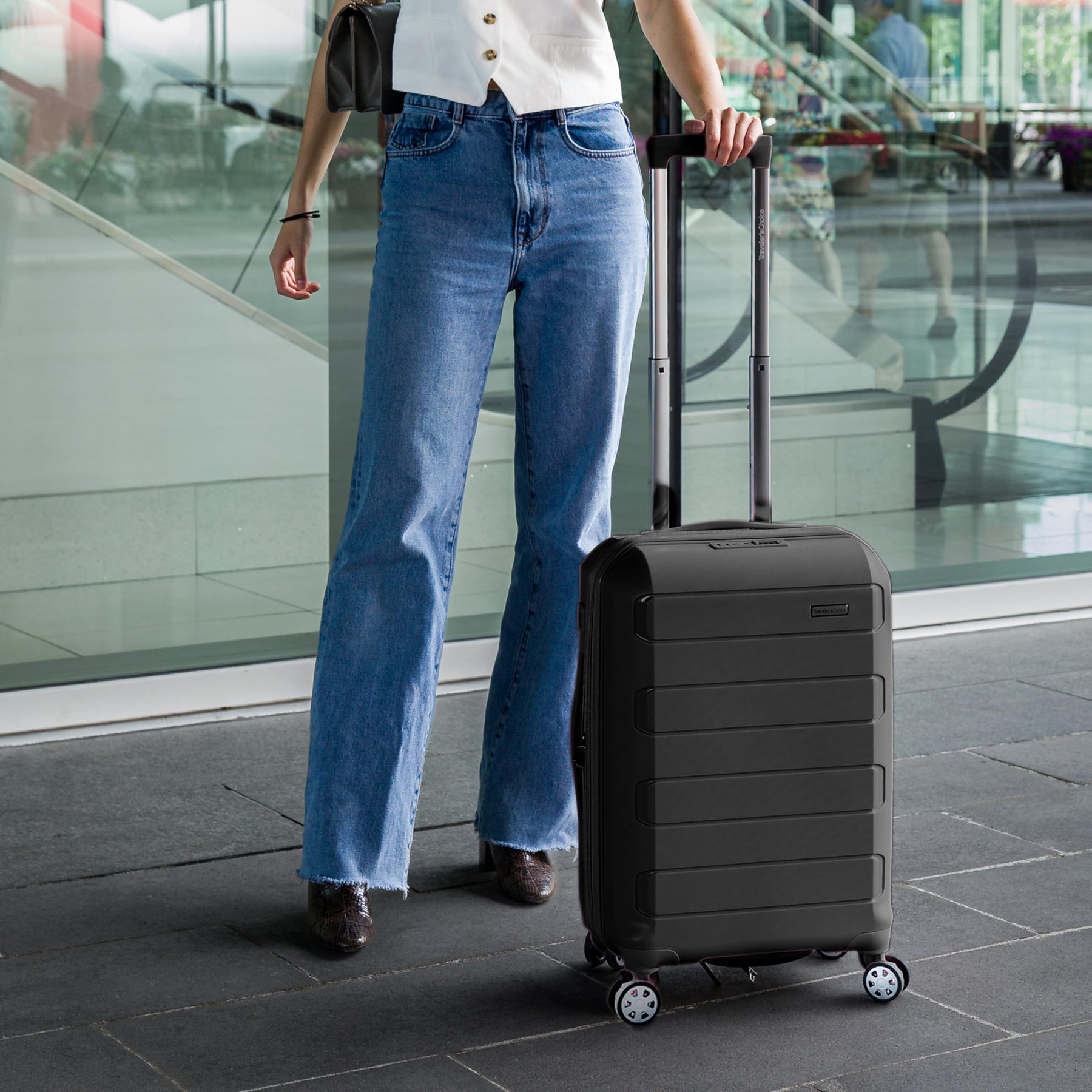27" Expandable Hardside Luggage – Black